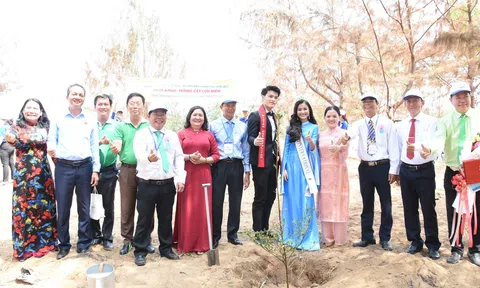 Người mẫu Quốc Bảo chăm chỉ với dự án cộng đồng, tiết lộ kế hoạch thi quốc tế