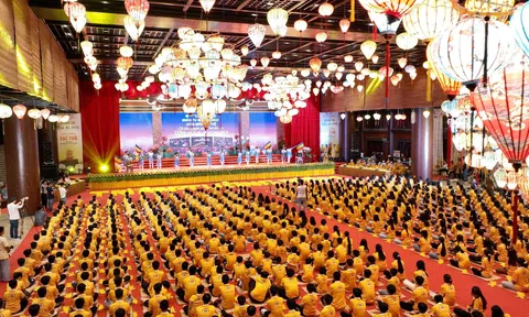 1.000 khóa sinh Chùa Tam Chúc xếp hình Bản đồ Việt Nam cầu quốc thái dân an, tri ân các anh hùng liệt sĩ