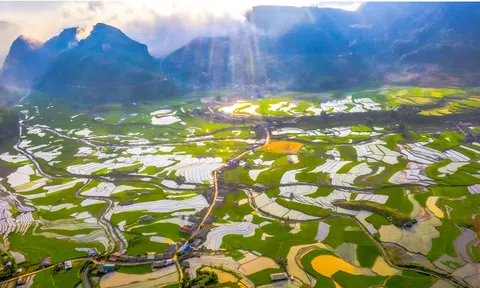 Lên vùng cao Tây và Đông Bắc khám phá mùa nước đổ