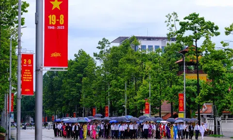 Hà Nội: Đoàn đại biểu Bộ Văn hoá – Thể thao và Du lịch viếng Lăng và báo công dâng Bác