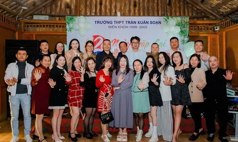 Họp lớp sau 21 năm của một trường THPT tại Thanh Hoá: Có mặt đông đủ cả cô và trò