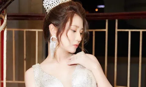 Á khôi Nguyễn Minh Yến trình làng bộ sưu tập áo dài mang tên ‘Dạ Yến’