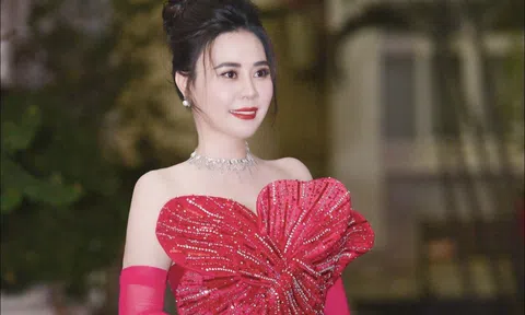 Hoa hậu Phan Kim Oanh rạng ngời trong sắc xuân Giáp Thìn 2024