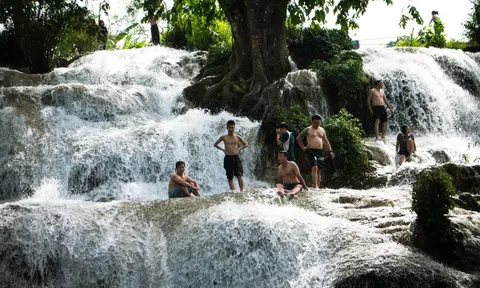 Khám phá vẻ đẹp thơ mộng của thác Trăng ở Hòa Bình