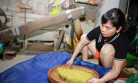 Làng cốm Mễ Trì “đỏ lửa”, dẻo thơm hương cốm mới