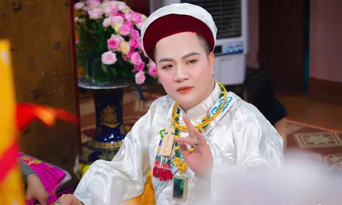 Hầu đồng quay lưng ban thờ: Nghệ nhân ưu tú Đặng Ngọc Anh lên tiếng