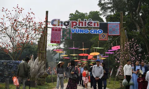 Sắc màu phiên chợ vùng cao giữa lòng Hà Nội