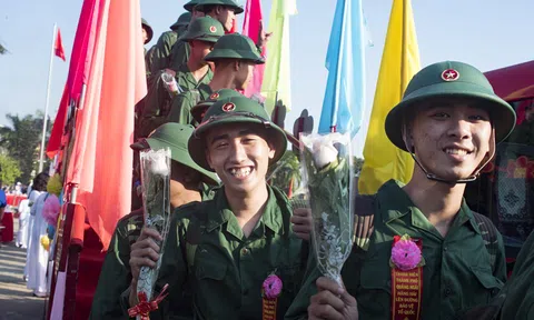 Quảng Ngãi: Tổ chức lễ giao nhận 2.675 thanh niên lên đường nhập ngũ