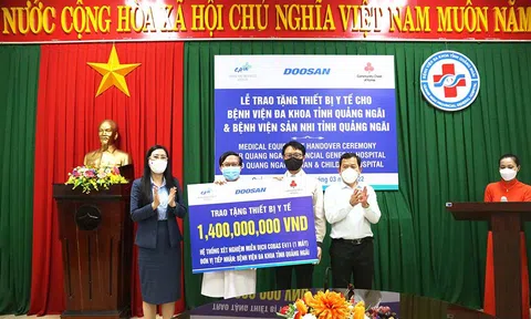 Trao tặng 2 gói thiết bị y tế trị giá gần 1,7 tỷ đồng cho 2 bệnh viện lớn của tỉnh Quảng Ngãi