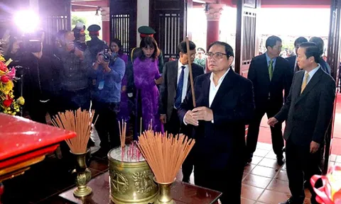 Thủ tướng Chính phủ Phạm Minh Chính dâng hương tưởng niệm Cố Thủ tướng Phạm Văn Đồng