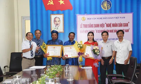 Quảng Ngãi: Trao Bằng danh hiệu “Nghệ nhân dân gian” cho 3 nghệ nhân lĩnh vực bài chòi