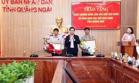 Quảng Ngãi trao Huân chương Dũng cảm và Bằng khen cho các tập thể, cá nhân tiêu biểu trong công tác cứu hộ, cứu nạn bão số 13