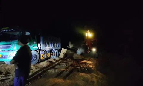 Hà Tĩnh: Bắt quả tang vụ khai thác đất trái phép lúc nửa đêm