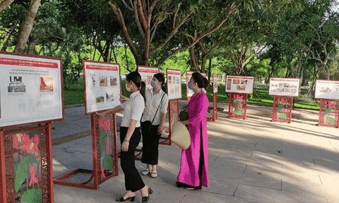 Triển lãm “Hồ Chí Minh - Người đi tìm hình của nước”