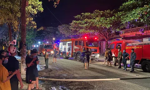 Nghệ An: Phòng trà (TP Vinh) cháy lớn, 6 người tử vong thương tâm