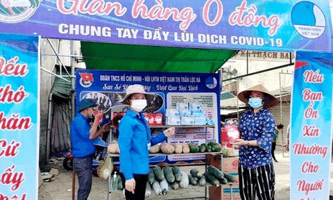 Gian hàng 0 đồng "kết nối vòng tay yêu thương" tại thị trấn Lộc Hà (Hà Tĩnh)