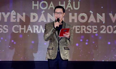 MC đa tài Anh Quân lịch lãm dẫn dắt Hoa hậu Duyên dáng Hoàn vũ 2022