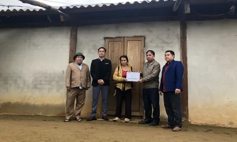 Nghệ An: Bàn giao 10 ngôi nhà tình nghĩa cho người dân xã biên giới Na Ngoi