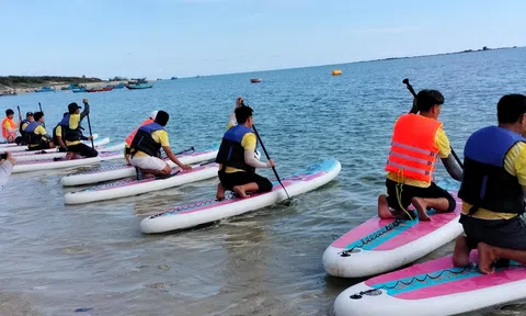 Bình Thuận: Lễ hội chèo thuyền SUP trên đảo Phú Qúy, thu hút du khách