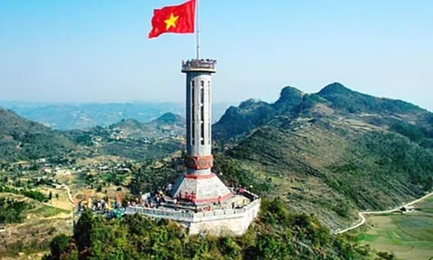 Cả nước ngày nắng, đêm có mưa rào nhiều nơi, rải rác có dông cục bộ