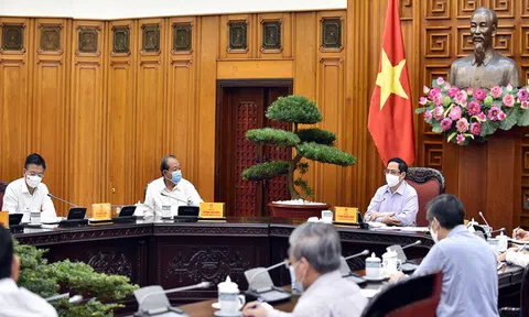 Thủ tướng: Xử lý trách nhiệm tổ chức, cá nhân ban hành văn bản trái luật