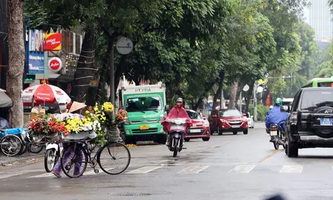 Mưa bao trùm nhiều khu vực trên cả nước vào chiều tối và đêm, đề phòng lốc, sét, mưa đá