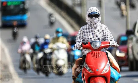 Bắc Bộ và Trung Bộ nắng nóng gay gắt, Tây Nguyên - Nam Bộ chiểu tối mưa dông rải rác