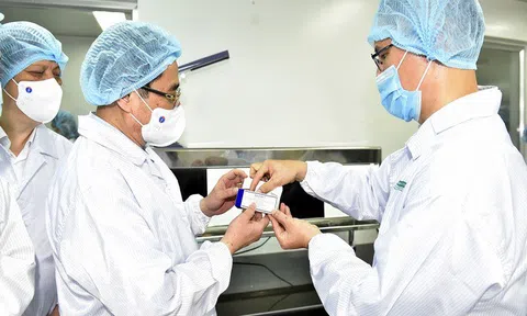 Thủ tướng Phạm Minh Chính: Chậm nhất tháng 6/2022, phải có vaccine COVID-19 sản xuất trong nước