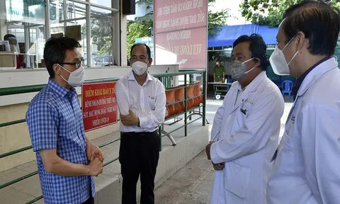 Tất cả bệnh viện, thầy thuốc cùng siết chặt tay trên tuyến đầu chống dịch