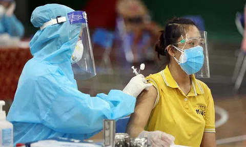 Tiêm vaccine COVID-19 cho tất cả trường hợp từ 18 tuổi trở lên