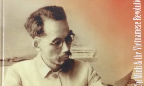Sách ảnh Chủ tịch Hồ Chí Minh với nền ngoại giao cách mạng Việt Nam
