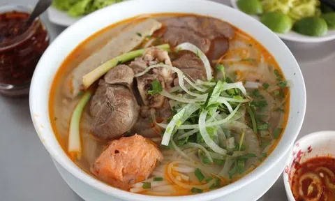 Bún bò giò heo (Huế)