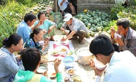 Bữa cơm nhà có khách