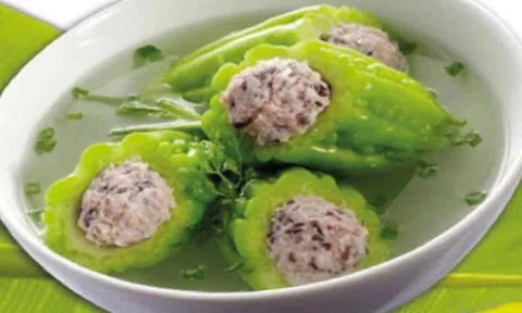 Bữa cơm chiều mưa bão