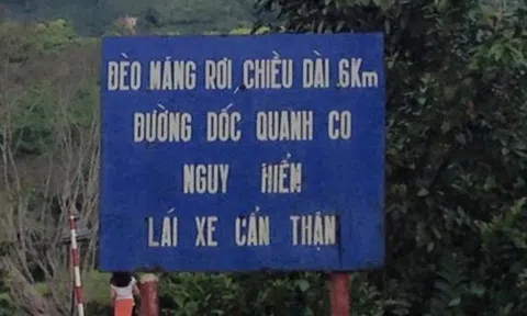 Chợ trên đỉnh đèo Măng Rơi