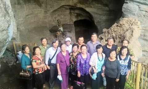  Di tích Hang đá Xóm Trại -  Hang tiền sử Văn hóa Hòa Bình nổi tiếng thế giới