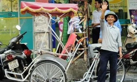 Nhảy lên đạp luôn