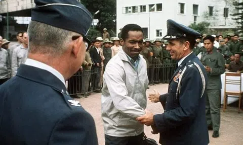 Tiến tới kỷ niệm 50 năm sự kiện trao trả tù binh Mỹ tại Việt Nam (Kỳ 7): KỶ NIỆM KHÔNG QUÊN CỦA "NGƯỜI TRONG CUỘC" VỀ TÙ BINH PHI CÔNG MỸ