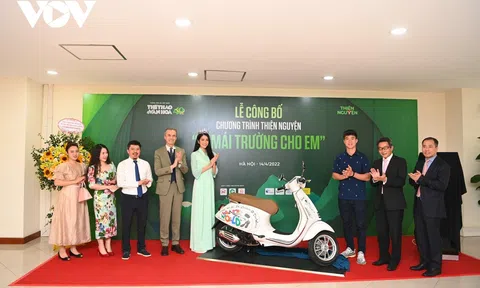 Á hậu Phương Anh và cầu thủ Duy Mạnh tham gia "đấu giá nghệ thuật vì mái trường cho em"