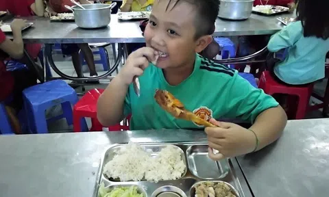 Hà Giang: Quang Bình thực hiện chính sách hỗ trợ cho học sinh vùng khó đến trường học