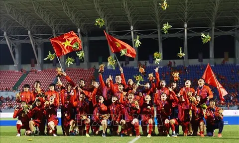Chủ tịch nước biểu dương, Thủ tướng gửi Thư khen Đội tuyển bóng đá nữ Việt Nam giành Huy chương Vàng; "thưởng nóng" 4,6 tỷ đồng