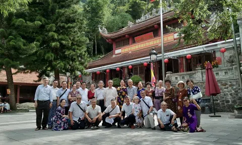 Cựu SV lớp Sử 13 Đại học Tổng hợp HN (cũ): Dâng hương Quốc Mẫu Tây Thiên và vãn cảnh Tam Đảo (Vĩnh Phúc)
