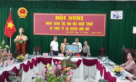 Kiên Giang: Văn nghệ sĩ đi thực tế sáng tác tại huyện Hòn Đất