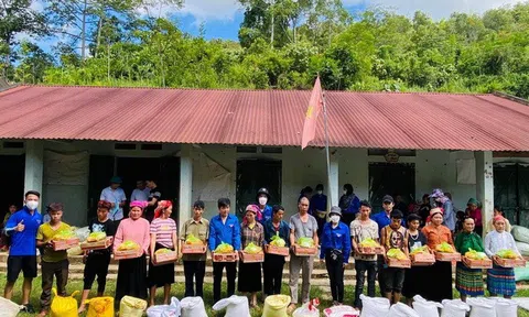 “Kết nối yêu thương” đem yêu thương đến vùng núi đá Hà Giang