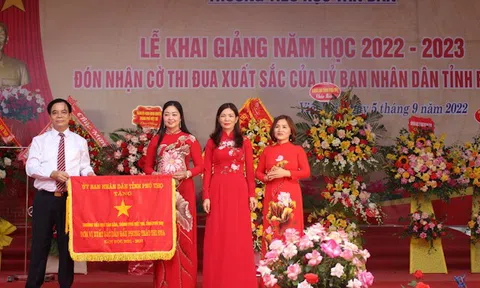 Phú Thọ : Trường tiểu học Tân Dân( Việt Trì) khai giảng năm học mới, đón nhận Cờ thi đua của UBND tỉnh  