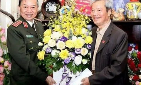 Nhân mùa khai giảng năm học mới 2022: Thỉnh thoảng tôi vẫn được vinh dự ăn sáng và cà phê với "Thầy tướng" Phan Văn Dần !