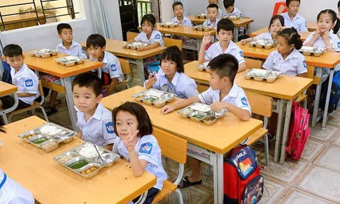 Phú Tho: Việt Trì chú trọng an toàn vệ sinh thực phẩm bữa ăn bán trú cho học sinh