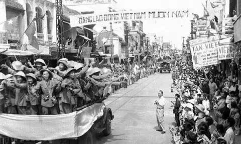 Thàng 10, Hà Nội: "Không thể nói trời không trong hơn"