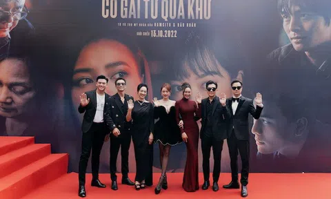 Lan Ngọc khóc nức nở sau khi xem phim “Cô gái đến từ quá khứ”