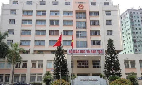 Thi hành kỷ luật Ban Cán sự đảng Bộ Giáo dục và Đào tạo nhiệm kỳ 2016-2021 và một số cá nhân, trong đó ông Phùng Xuân Nhạ bị cảnh cáo
